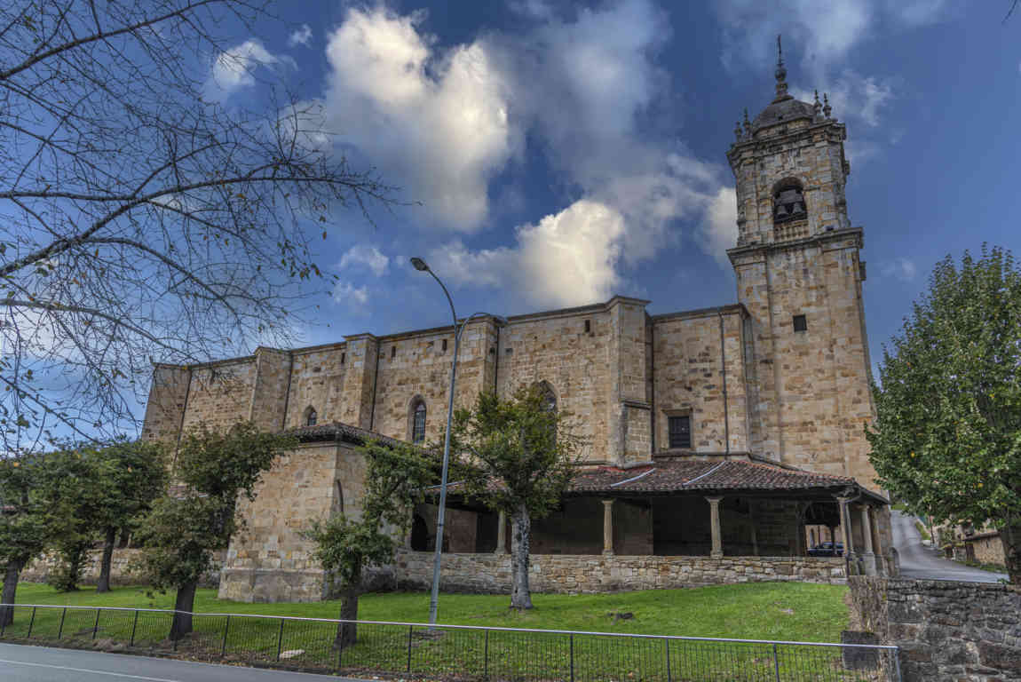 Vizcaya - Elorrio 26 - iglesia de San Agustín Etxebarria.jpg